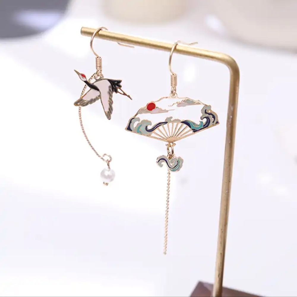 crane fan earrings